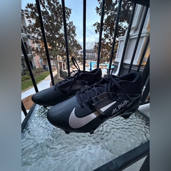 Nike ALPHA MENACE 4 PRO Soccer Cleats, Black/Metallic Silver, Men’s Size 11 - Picture 2 of 8